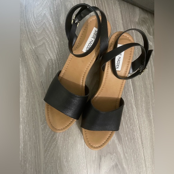 Steve Madden Welsh Platform Wedge - Picture 3 of 9